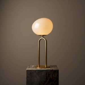 https://design-led.fr/it/ Shapes Lampada da tavolo in ottone E27 199,90 € 169,91 € 2120055035