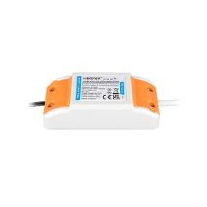 https://design-led.fr/gb/ Square LED ceiling light 9W RGB&CCT controllable 35,70 € 30,35 € FUT064
