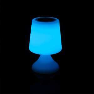 https://design-led.fr/it/ Lampe à Poser LED Extérieure Portative Uyoga RGBW avec Haut-Parleur Bluetooth et Batterie Rechargea...