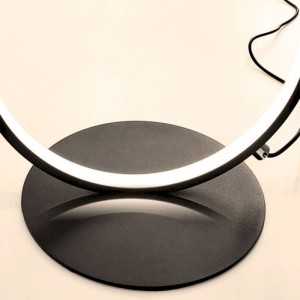 https://design-led.fr/it/ Natalie 30W LED lampada da terra 3000K nero 117,00 € 99,45 € LN1414-N