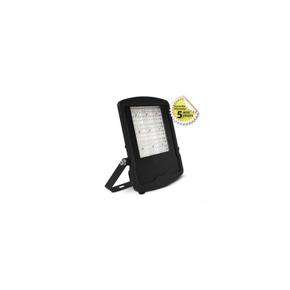 https://design-led.fr/gb/ LUMOS ASYM Asymmetrical LED spotlight Black 150W 3000K 5 YEAR IP65 GUARANTEE 194,80 € 165,58 € 100456